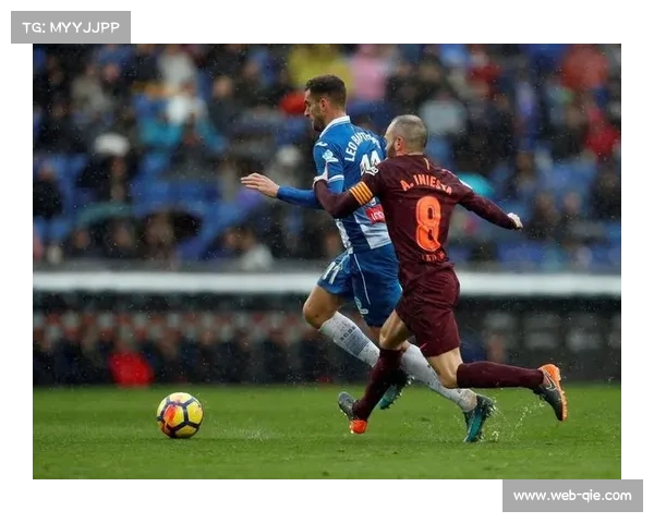 索莱尔飞铲佩德里染红,巴萨补时头球中楣失晋级希望 索莱尔飞铲佩德里染红,巴萨补时头球中楣失晋级希望